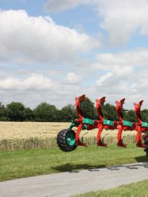 Kverneland Ecomat compact while travelling above ground, dragged by tractor