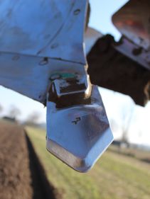 Stubble Cultivators - Kverneland Knock On System is the easiest way exchanging parts