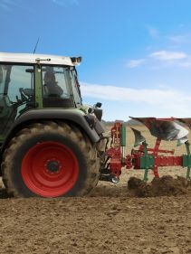 Kverneland EG LB efficient plough for medium to heavy soils, great range of accessories