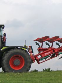 Kverneland LO transported compact, above ground dragged by tractor