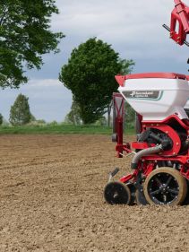 https://ien.kverneland.com/Seeding-Equipment/Pneumatic-precision-drills/Kverneland-Optima-HD-II-sowing-unit - Kverneland optima TFprofi, high performance and reduced tractor power requirement