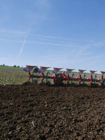 Kverneland PG RG, Kverneland Vari-Width® system, easy in use while ploughing and adjusting