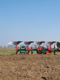 Kverneland PN RN easy to adjust and cost efficient ploughing,  semi-mounted reversible plough