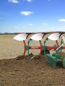 Kverneland Packomat, perfect seedbed while ploughing, kvernelands unique steel provides light and robust implement