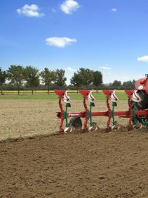 Kverneland Packomat, perfect seedbed while ploughing, kvernelands unique steel provides light and robust implement