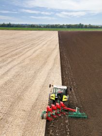 Kverneland Packomat, perfect seedbed while ploughing, kvernelands unique steel provides light and robust implement