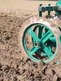 Kverneland Packomat, perfect seedbed while ploughing, kvernelands unique steel provides light and robust implement