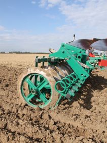 Kverneland Packomat, perfect seedbed while ploughing, kvernelands unique steel provides light and robust implement