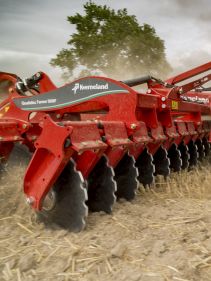 Kverneland QualidiscFarmer operating up to 10cm deep, user friendly setting and good levelling and controlled soil flow