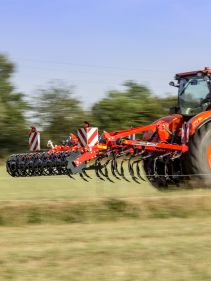 Stubble Cultivators - Kverneland Turbo powerful and efficient in use during operation