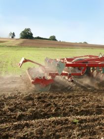 Kverneland CTC Cultivator performs perfect mixing and levelling with reduces maintenance