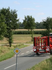 Stubble Cultivators - Kverneland CTC Cultivator compact, folded and safe while being transported effectively