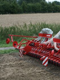 Kverneland F35 working widths 4.5 - 6m. Robust design provides necessary strength for trouble free operation