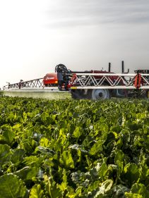 Kverneland iXtrack T3, compact sprayer, stable and precise with intelligent technology