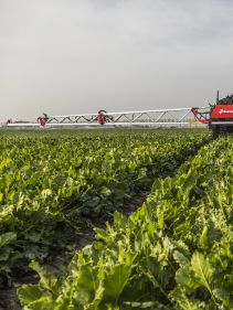 Kverneland iXtrack T3, compact sprayer, stable and precise with intelligent technology