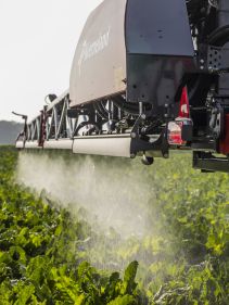 Kverneland iXtrack T3, compact sprayer, stable and precise with intelligent technology