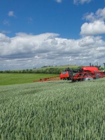 Kverneland iXtrack T3, compact sprayer, stable and precise with intelligent technology