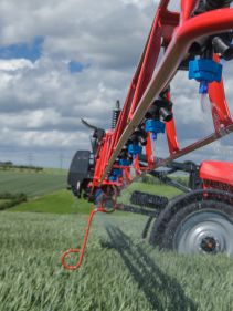 Kverneland iXtrack T3, compact sprayer, stable and precise with intelligent technology