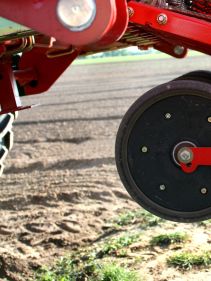 Kverneland Miniair Nova pneumatic precision seed drill for a large variety of natural, coated or pelleted seeds