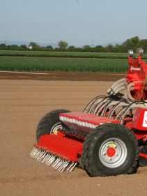 Kverneland Miniair Nova pneumatic precision seed drill for a large variety of natural, coated or pelleted seeds