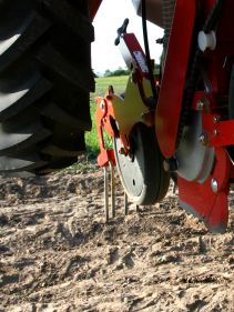 Kverneland Miniair Nova pneumatic precision seed drill for a large variety of natural, coated or pelleted seeds