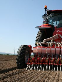 Kverneland Miniair Nova pneumatic precision seed drill for a large variety of natural, coated or pelleted seeds