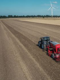 Kverneland u-drill, universal seed drill combination - seedbed preparation and levelling