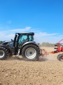 Kverneland u-drill, universal seed drill combination - seedbed preparation and levelling