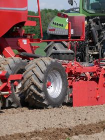 Kverneland u-drill, universal seed drill combination - seedbed preparation and levelling