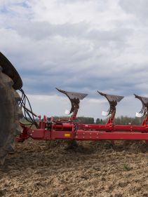 Kverneland PG RG, Kverneland Vari-Width® system, easy in use while ploughing and adjusting