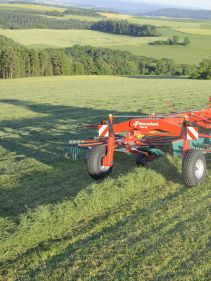 Double Rotor Rakes - Kverneland 9580 C - 9584 C - 9590 C Hydro, heavy duty rakes which performs in the toughest conditions