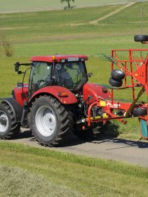 Double Rotor Rakes - Kverneland 9580 C - 9584 C - 9590 C Hydro, folded during transport and compact storage