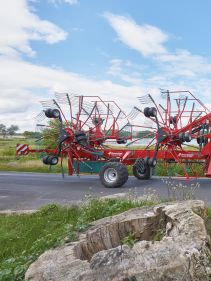 Four Rotor Rakes - Kverneland 97150 C, optimal ground pressure with high output and capacity