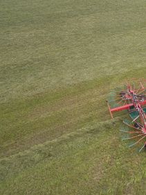 Four Rotor Rakes - Kverneland 97150 C, optimal ground pressure with high output and capacity