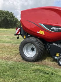 Fixed Chamber Round Balers - Kverneland 6500 F, operating on field with low power requirements
