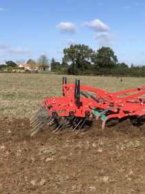 Stubble Cultivators - Kverneland Turbo powerful and efficient in use during operation