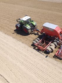 Kverneland u-drill, universal seed drill combination - seedbed preparation and levelling