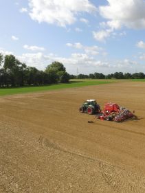 Kverneland u-drill, universal seed drill combination - seedbed preparation and levelling