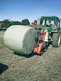 Bale Wrappers - VICON BW 2100, reliable way of wrapping bales also three-point mounted turntable wrapper