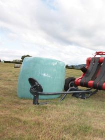 Bale Wrappers - VICON BW 2400, trailed wrapper produced for smaller tractors and is very ease to operate