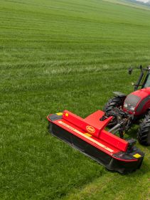 Plain Mowers - Vicon EXTRA 332XF, designed for narrow swathing and wide spreading, first front disc mower with with an actively driven swath former