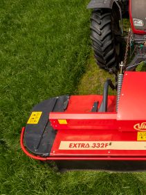 Plain Mowers - Vicon EXTRA 332XF, designed for narrow swathing and wide spreading, first front disc mower with with an actively driven swath former