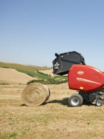 Variable Chamber round balers - VICON RV 5116 - 5118 PLUS, high output performance and reduced maintenance requirments