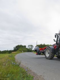 Plain Mowers - VICON EXTRA 324F ALPIN - FRONT MOUNTED ALPINE DISC MOWER, made for mountain regions and hilly conditions with its stable gravity point and excellent visibility