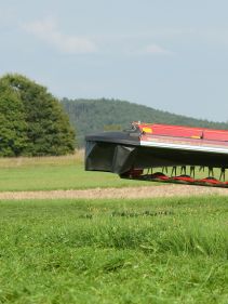 Mower Conditioners - VICON EXTRA 624T - 628T/R - 632T FARMER, tine conditiong with hydraulic spring adjustments also slim design for efficient during operation
