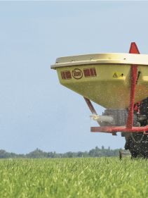 pendulum spreaders - Vicon SuperFlow 604-1654, versitale spreader for vineyards, smaller farms and golf courses with different options in hoppers