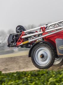 Kverneland iXtrack T3, compact sprayer, stable and precise with intelligent technology