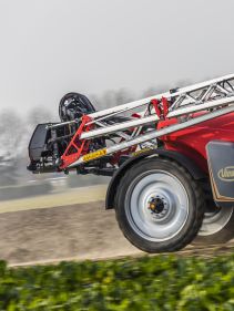 Kverneland iXtrack T3, compact sprayer, stable and precise with intelligent technology