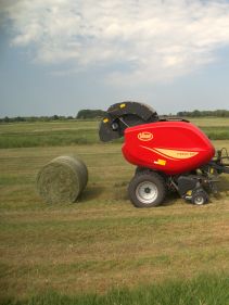 Fixed Chamber round balers - VICON FIXBALE 500, specialist baler for heavy silage conditions with low power requirments for efficient operation