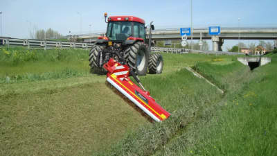 Broyeur FHP Plus Kverneland en déport hydraulique pour fossé ou talus